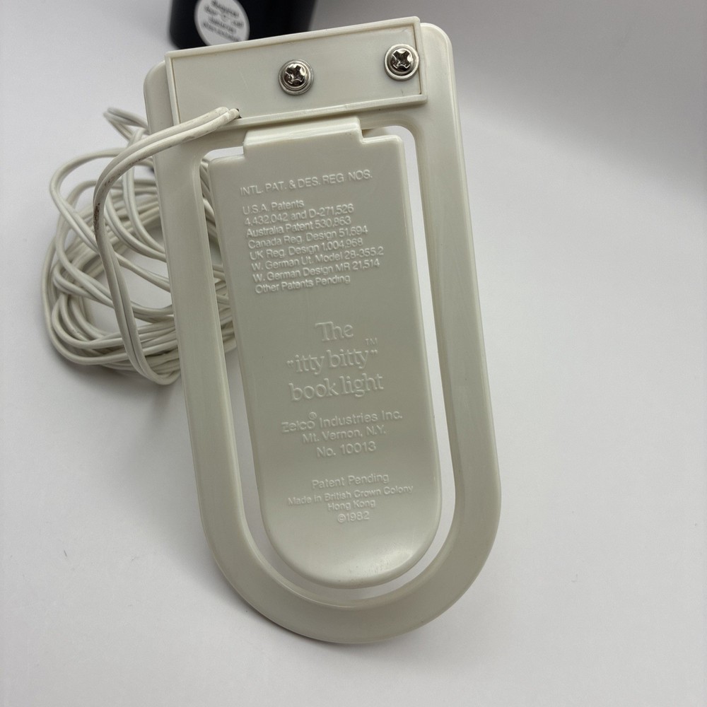 VTG The Itty Bitty Book Light By Zelco Battery or Plug In