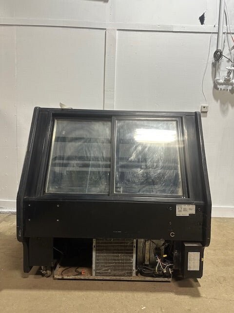 "STRUCTURAL CONCEPTS MP48R" LIGHTED CURVED GLASS REFRIGERATED BAKERY DISPLAY CAS