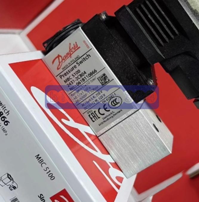 1PCS Danfoss 061B110866 pressure switch new