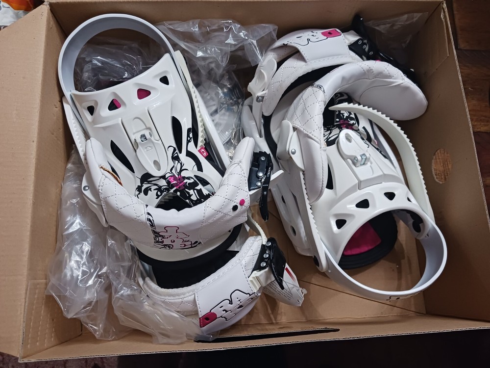 Drake Jade snowboard bindings for women
