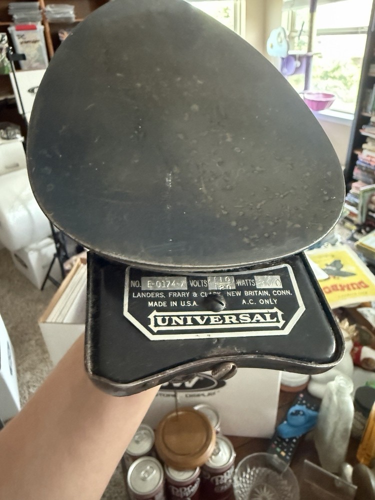 Vintage Universal Brand Iron Model E0174