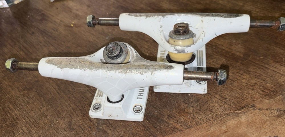 Used Thunder Skateboard Trucks