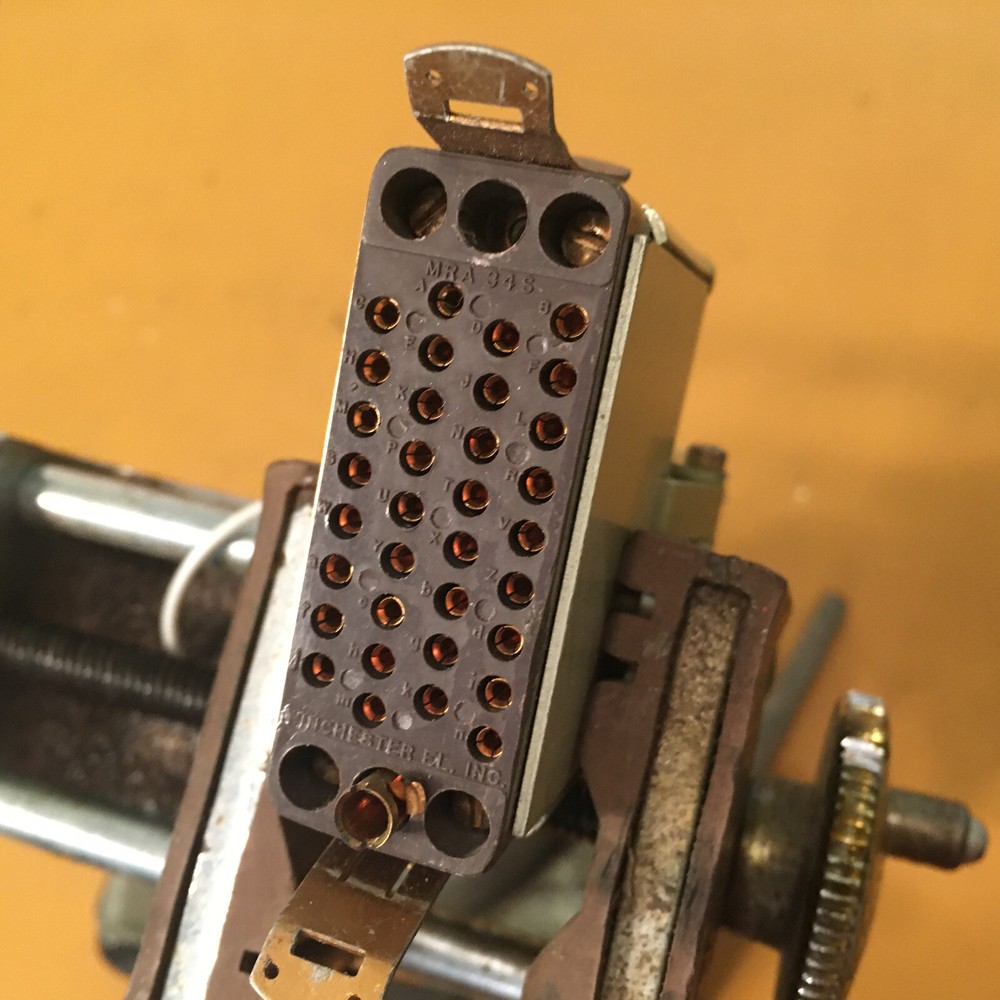 King KI-213 Connector, Winchester MRA-34S