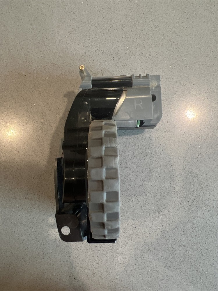 iRobot Replacement Right Wheel for Roomba i3 i4 i7 i7+ i8 i3 i6+ Plus e5 e6 e7