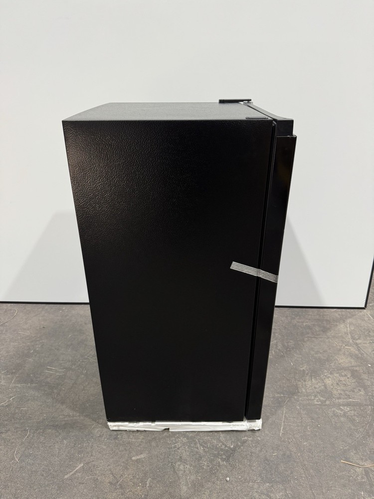 Hisense 3.3-Cu. Feet Mini Fridge ( Black )