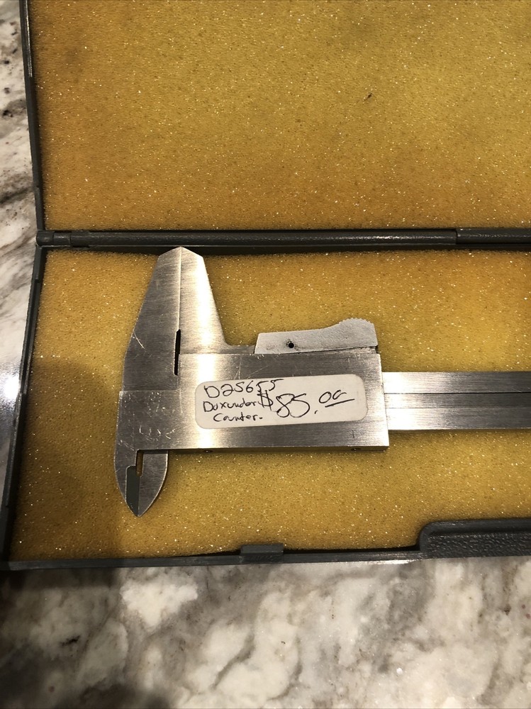 Central Tools #6420 0-6" Vernier Caliper pre-owned Machinist Auto w/ Box