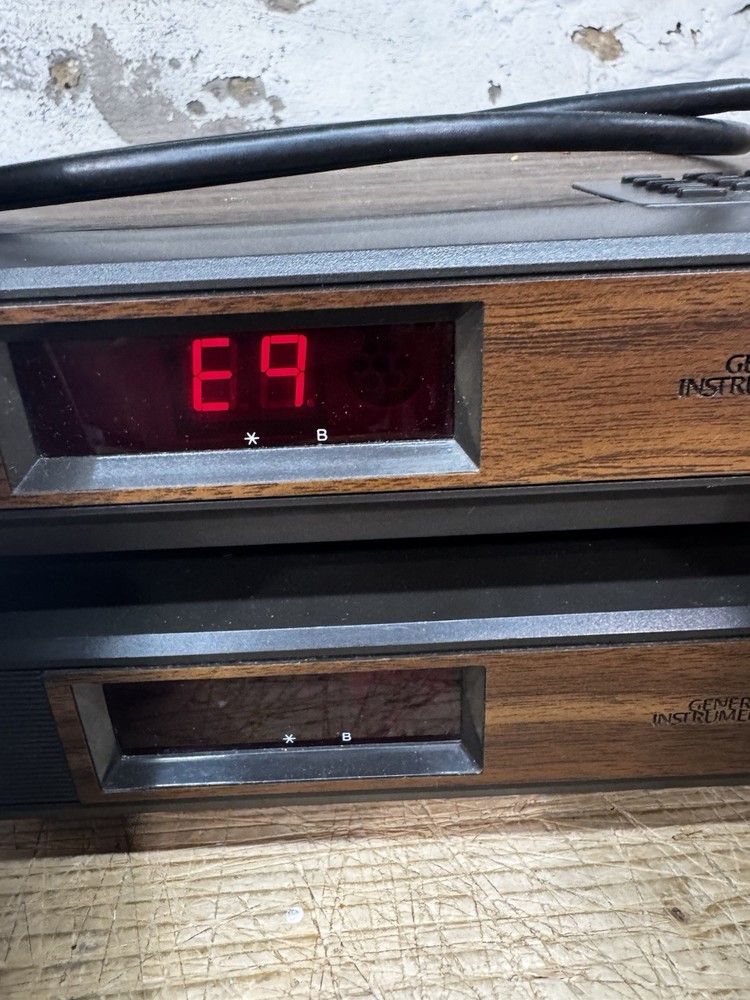 General Instrument Cable Box Jerrold Starcom VI (2) W Antenna