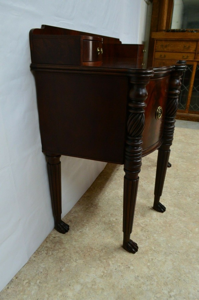 HENREDON MAHOGANY SIDEBOARD