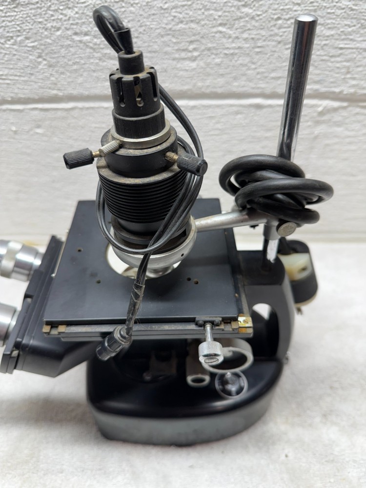 UNITRON MEC-3519 MICROSCOPE UNKNOWN IF WORKING. NICE CLEAN CONDITION!!