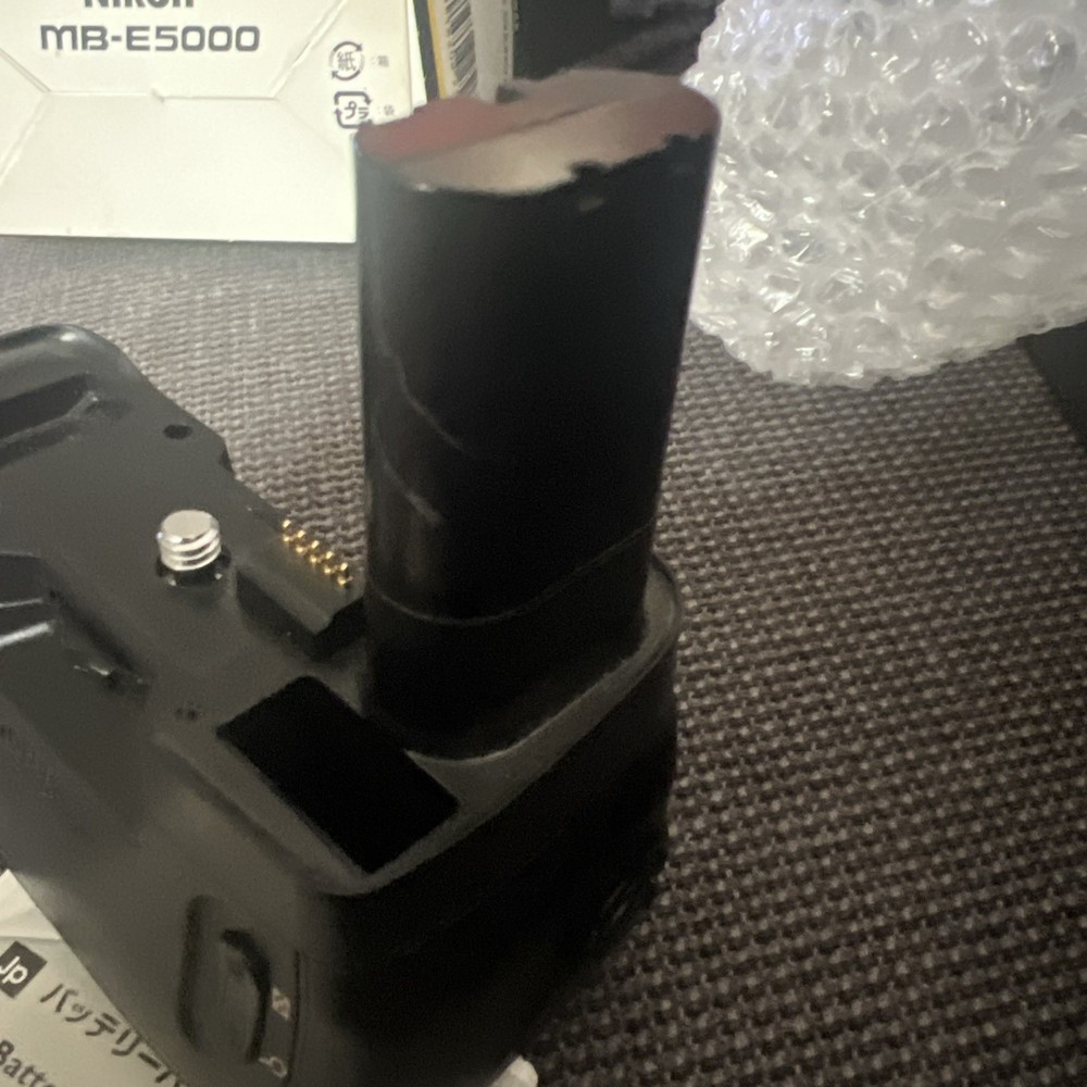 Nikon MB-E5000 Grip for Coolpix 5000