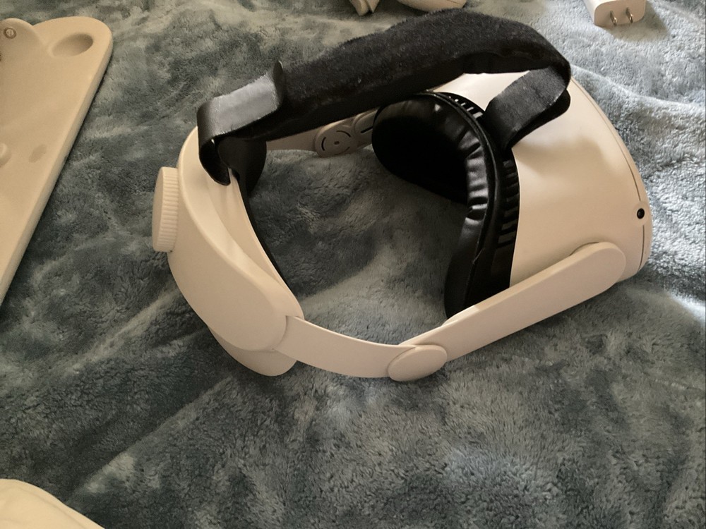 Meta Quest 2 Virtual Reality Headset 256GB bundle (description For More Info)