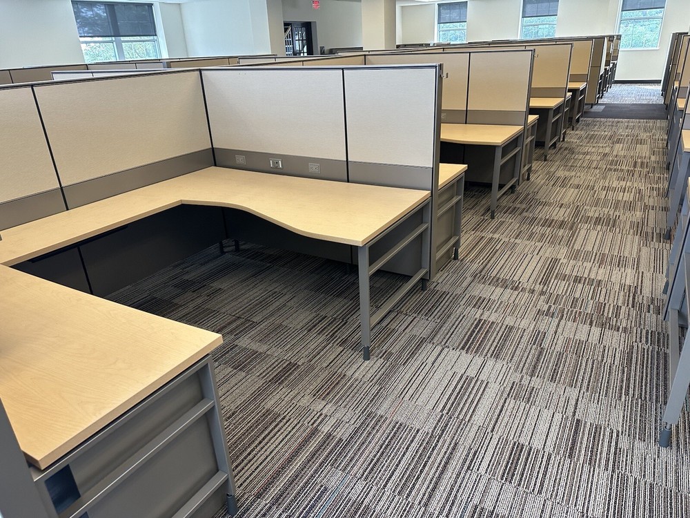NICE HERMAN MILLER 6'X6' OFFICE CUBICLES WORKSTATIONS