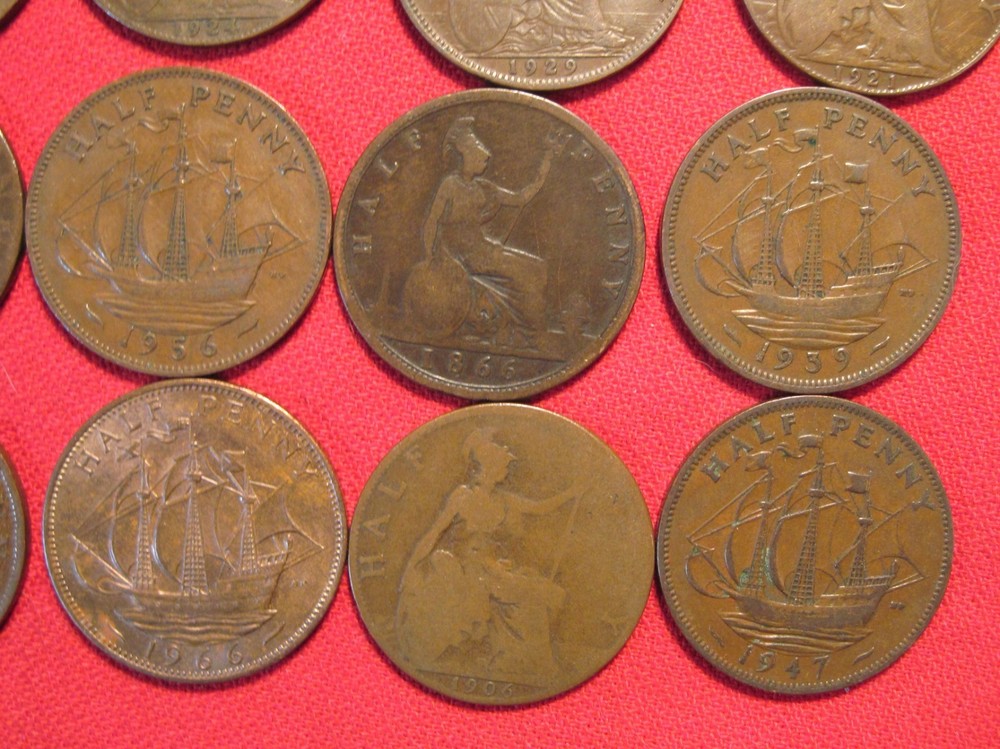 GREAT BRITAIN, LARGE HALF PENNY LOT, 20 DIFFERENT DATES (#303E)