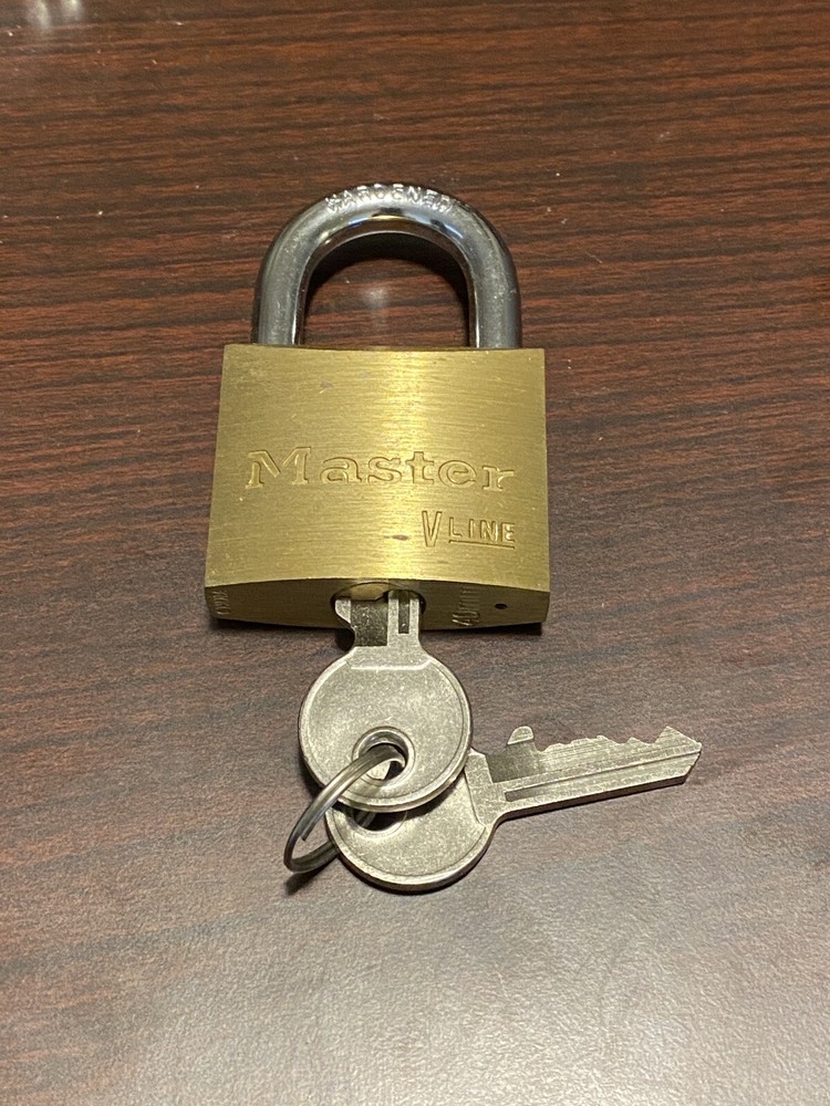 master lock vline padlock Brass 1” Shackle Open Box With 2 Keys
