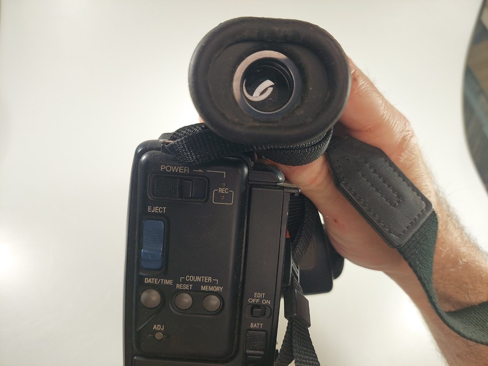 Sanyo VM-D6 8mm Video Camcorder Not Working