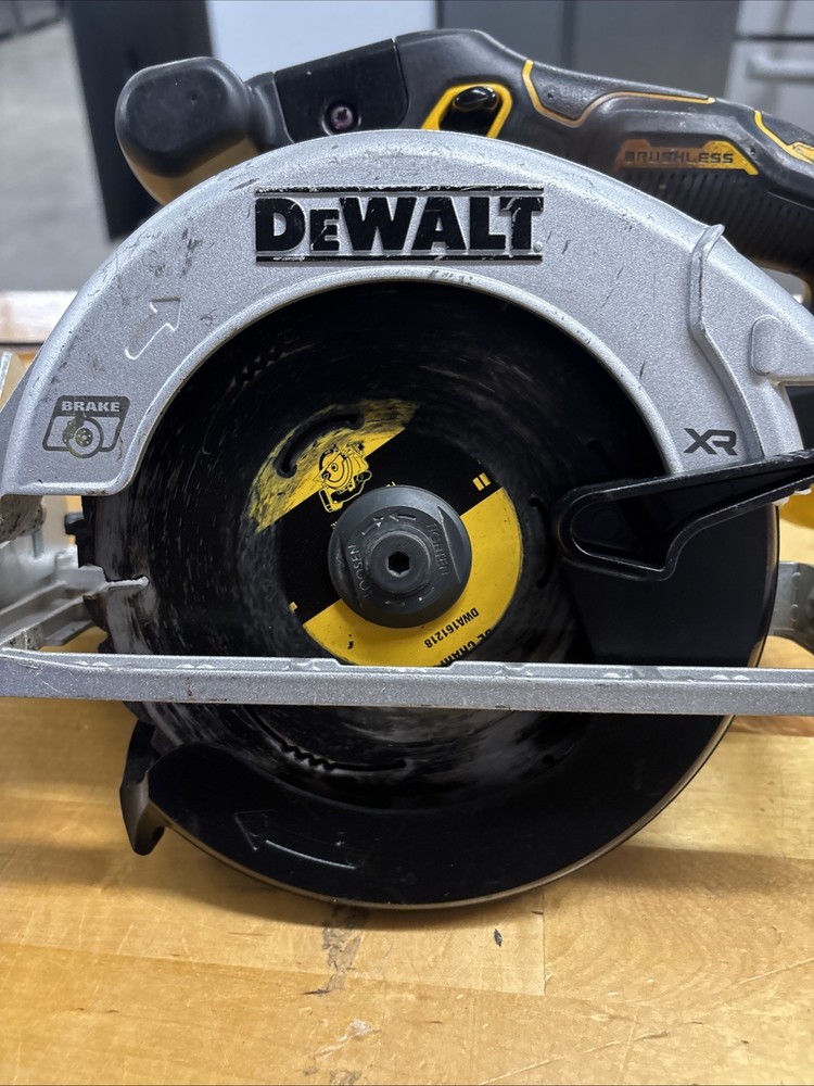 DEWALT 20V Cordless Circular Saw DCS565 (TOOL ONLY)