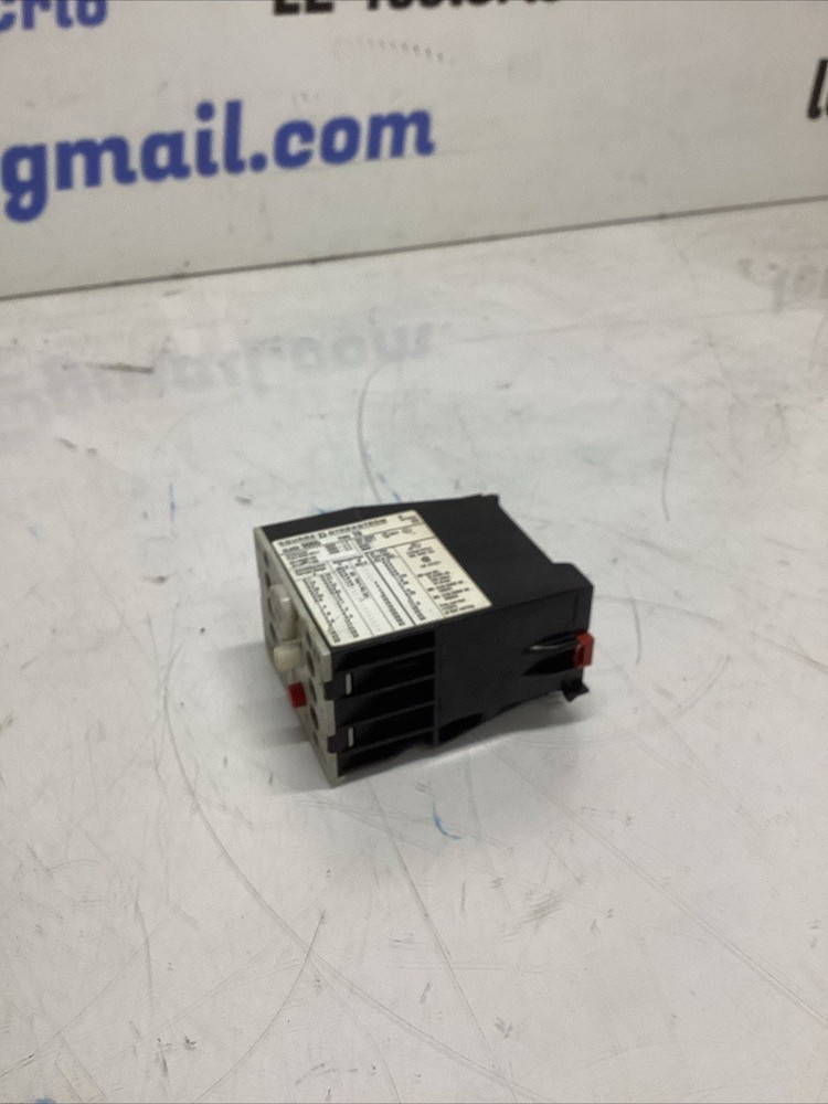 Square D Overload Relay 9065 TR5,5 *CHIPPED ON SIDE* Q-564