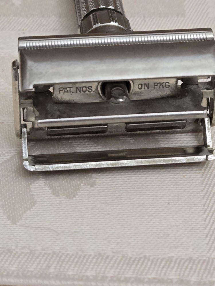 Vintage Gillette Adjustable Razor E1