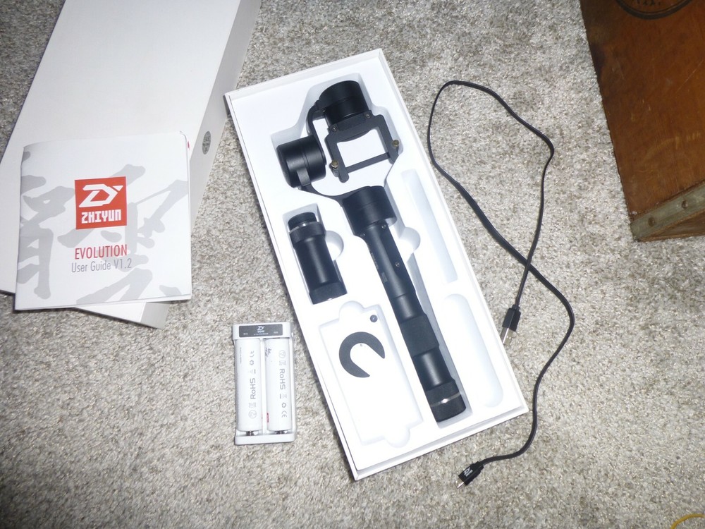 ZHIYUN EVOLUTION 3-AXIS handheld stabilizing Gimbal Minimally Used