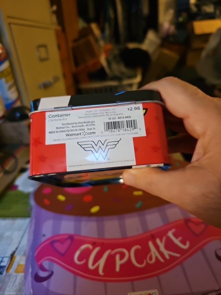 DC Comics WONDER WOMAN Small Tin Lunch Box Container