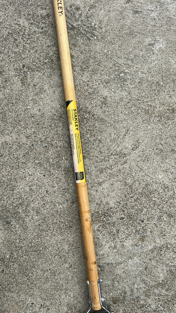 Stanley Garden Ashwood Long-Handle Wiggle Weeder