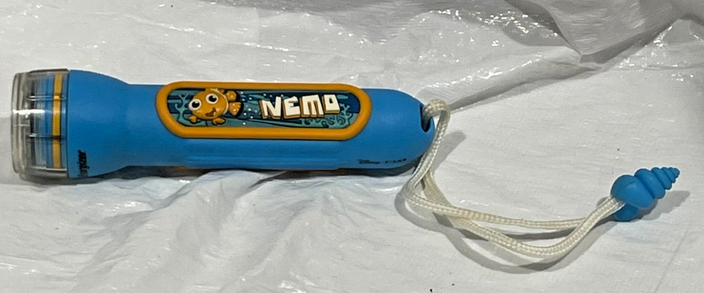 FINDING NEMO Energizer Disney Pixar Flashlight Blue WORKS!