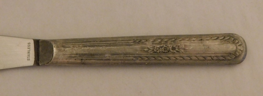 1 Dinner Knife - Silver Plate - Flower Pattern - Worn Plating #P193