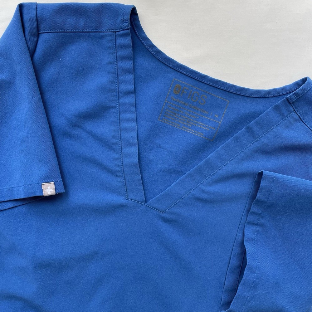 Figs Womens Size M Technical Collection Casma Three Pocket Scrub Top Blue EUC