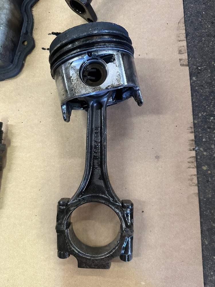6.9 IDI Connecting Rod & Piston ML4W15
