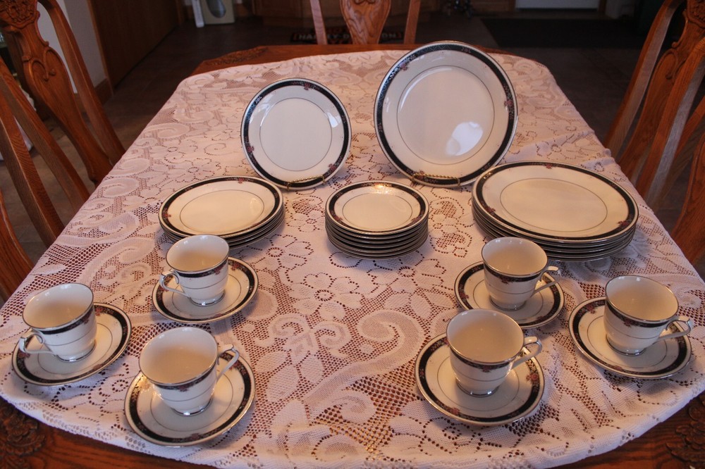 Noritake Ivory China Vintage Pattern 7260 Etienne 30 Piece Dinnerware Grouping