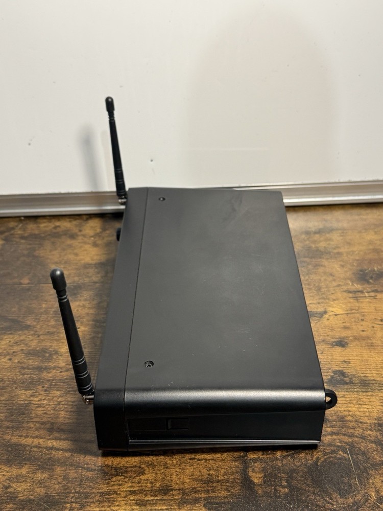 Samson CR88 Wireless Receiver w/samson cb88 transmitter & headset - Works Great!