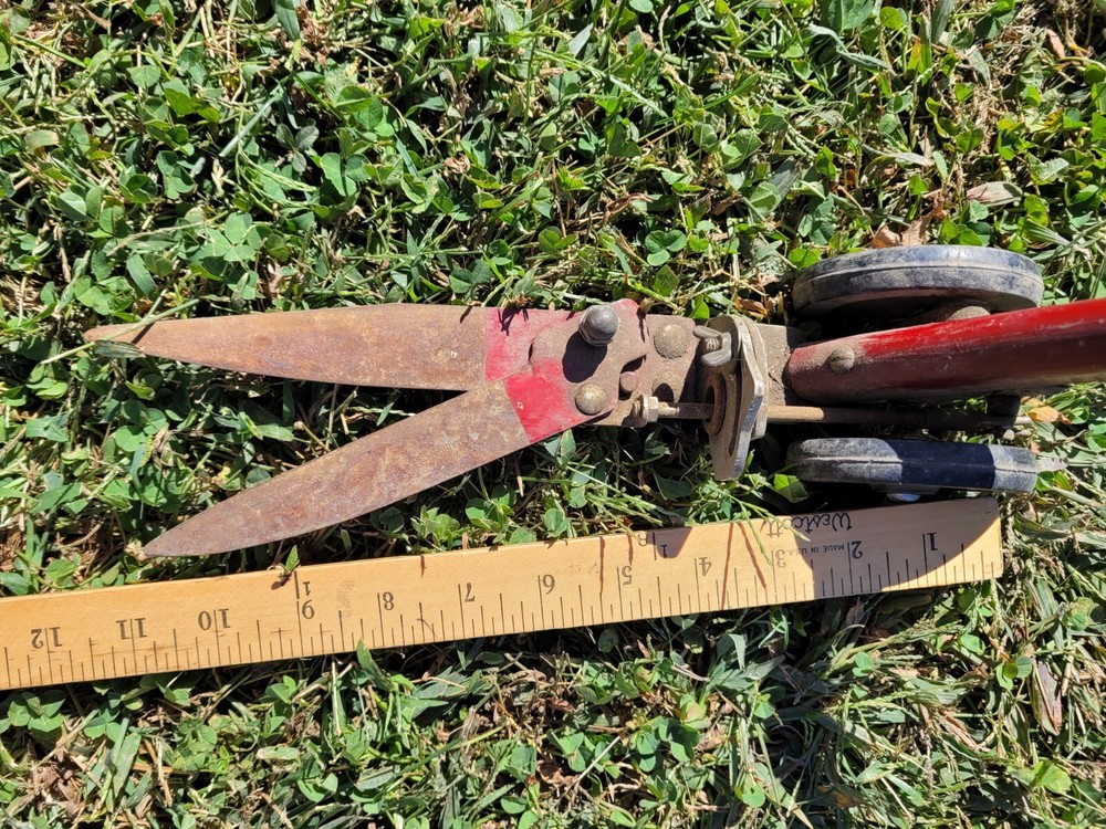 Vintage Wallace Adjusta-Edge Trimmer/Edger