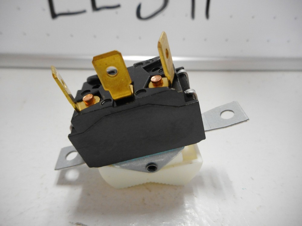 NOS 8911K494 TOGGLE SWITCH