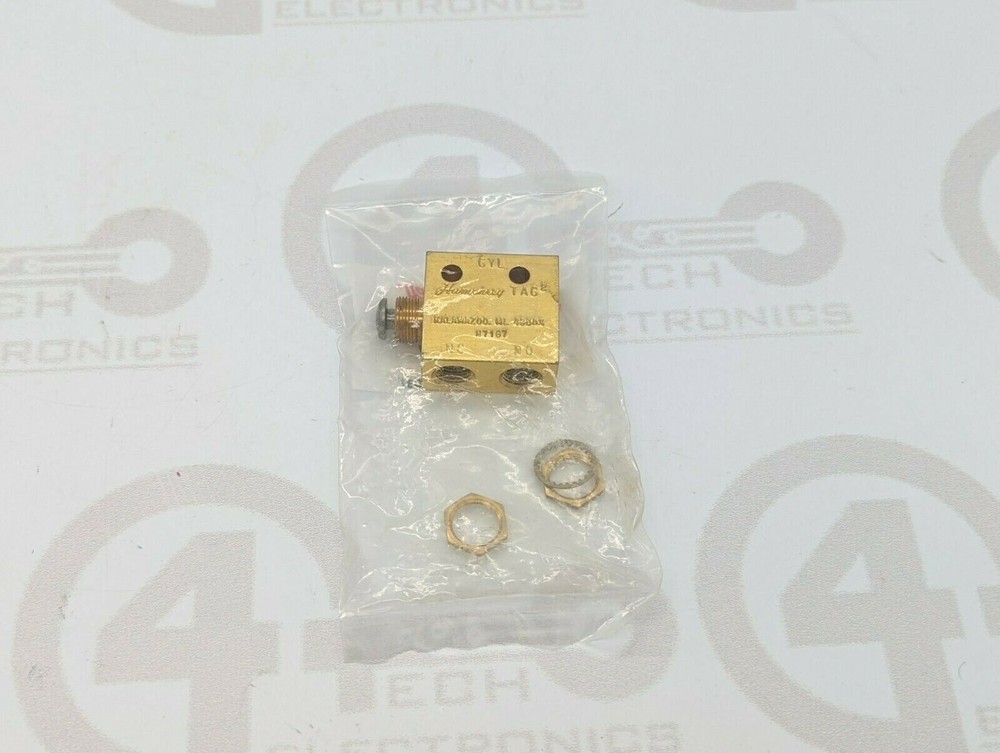 Universal Instruments 3 Way Valve 17833000
