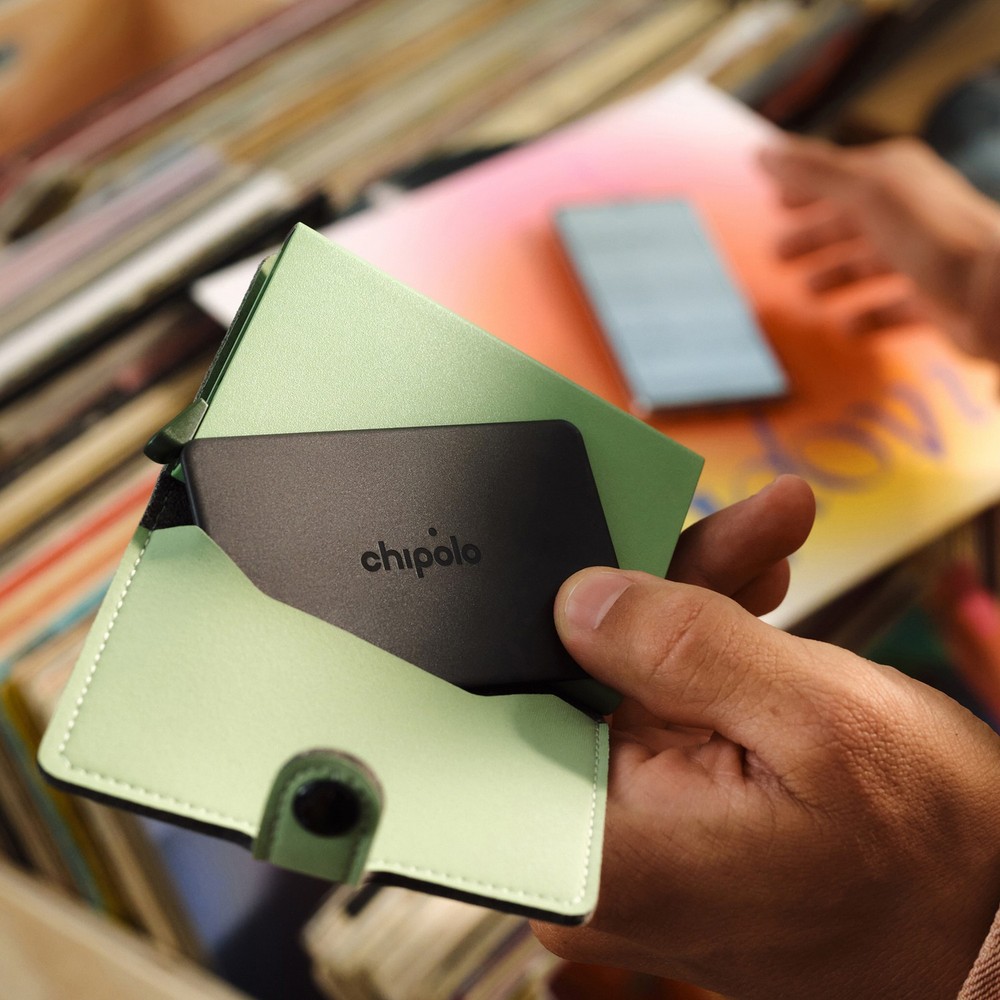 CARD Rechargeable Tracking Device