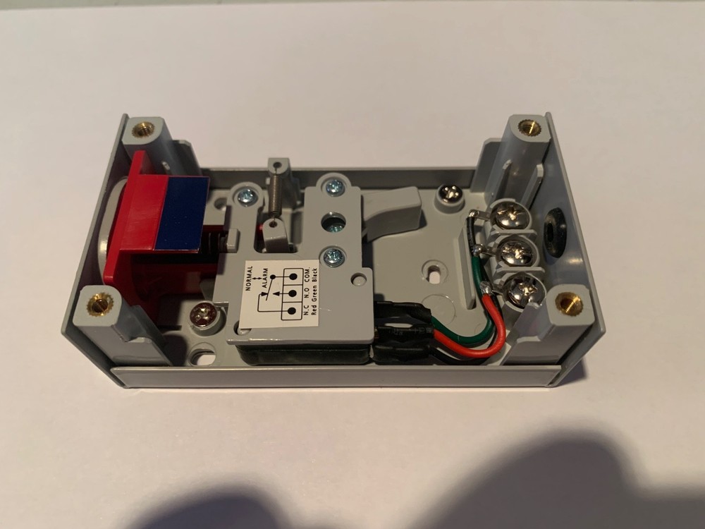 Amseco HUSK-20 Hold-Up Switch with Status Window WITH KEY