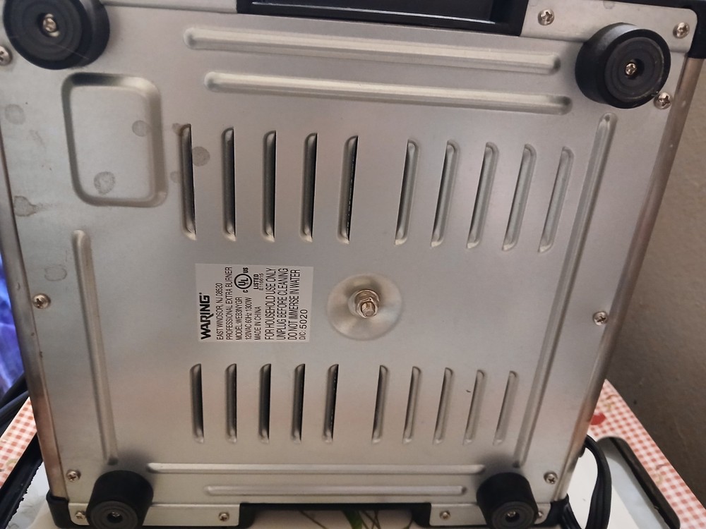 Waring WEB300 1300Watts Single Burner-Used