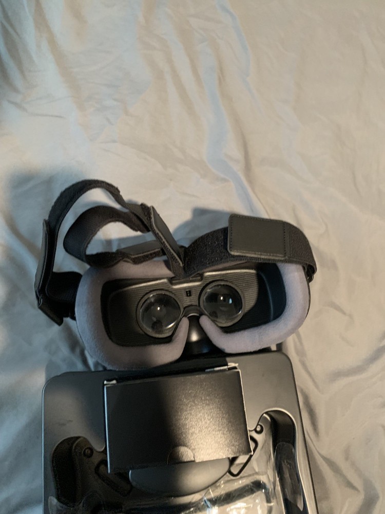 Samsung Gear VR with controller