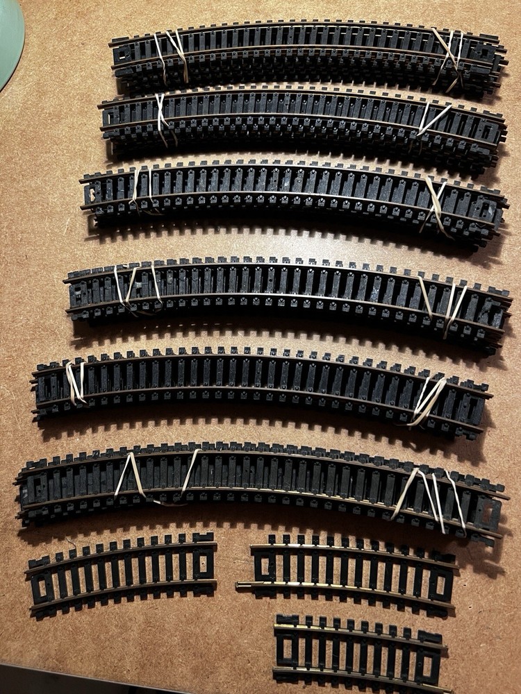Atlas Curved Tracks H0 Scale, Code 100, 30 Pieces