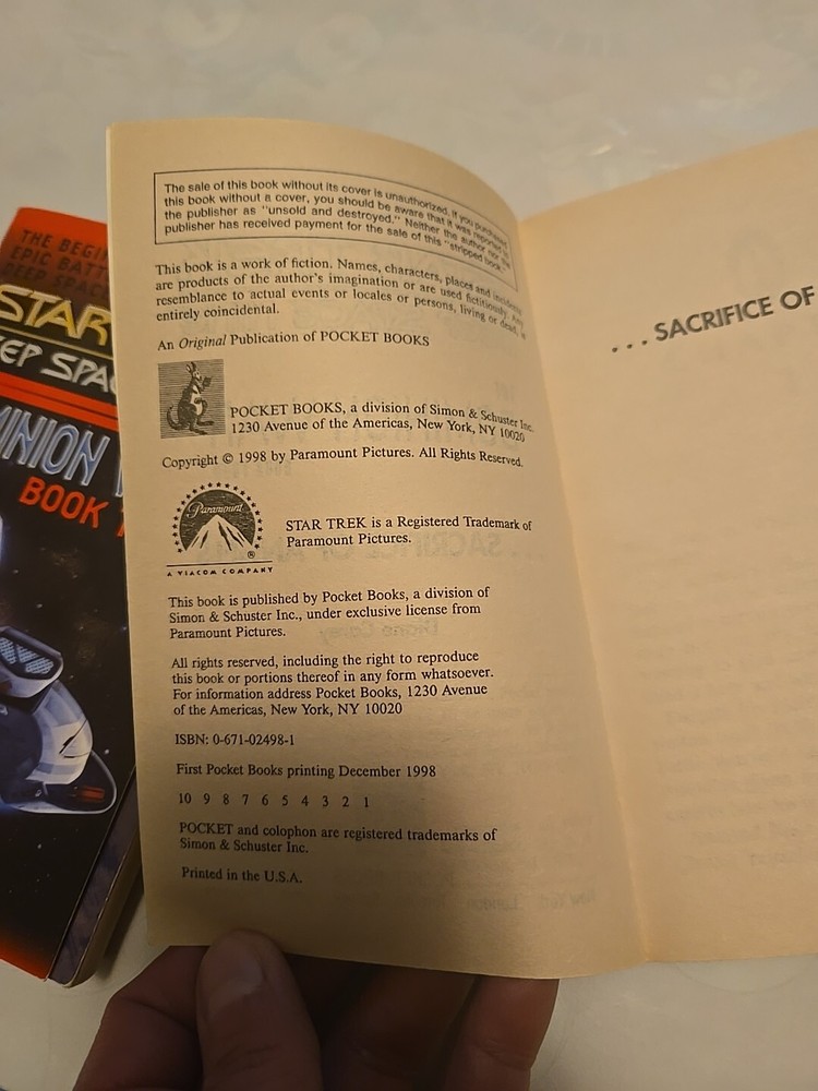 2 Star Trek and Deep Space Nine Paperback Books (2,4)