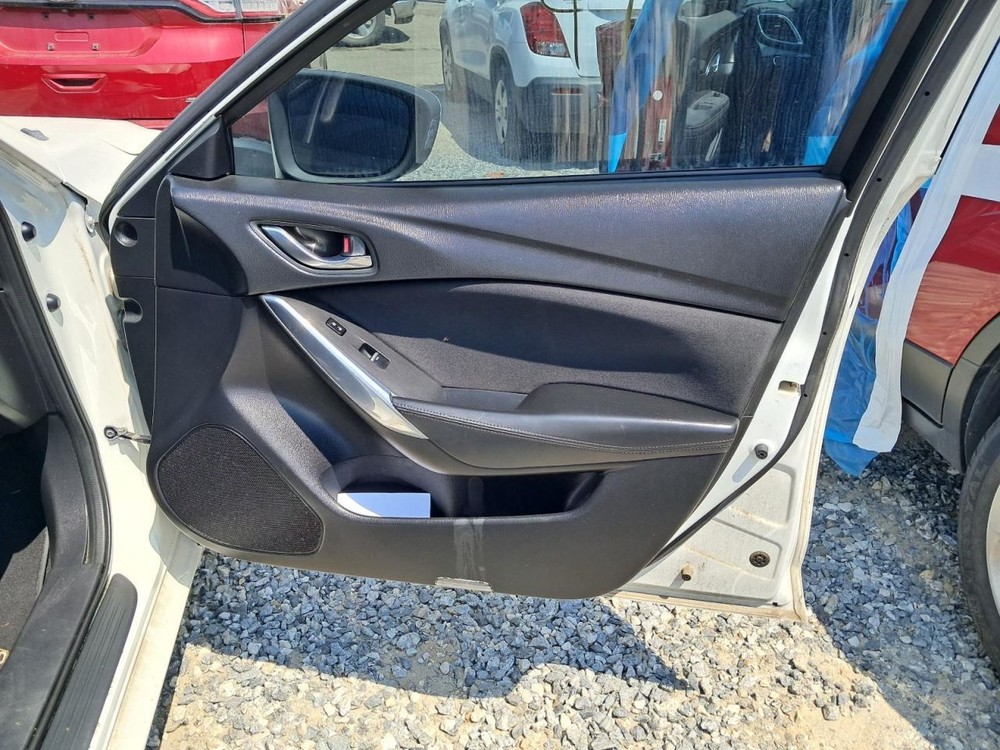 6 2016 Glove Box 4777753