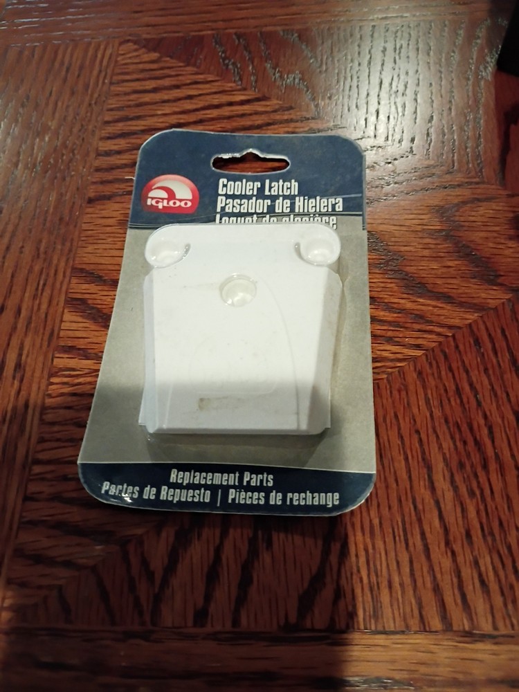 IGLOO Replacement Plastic Cooler Latch - White