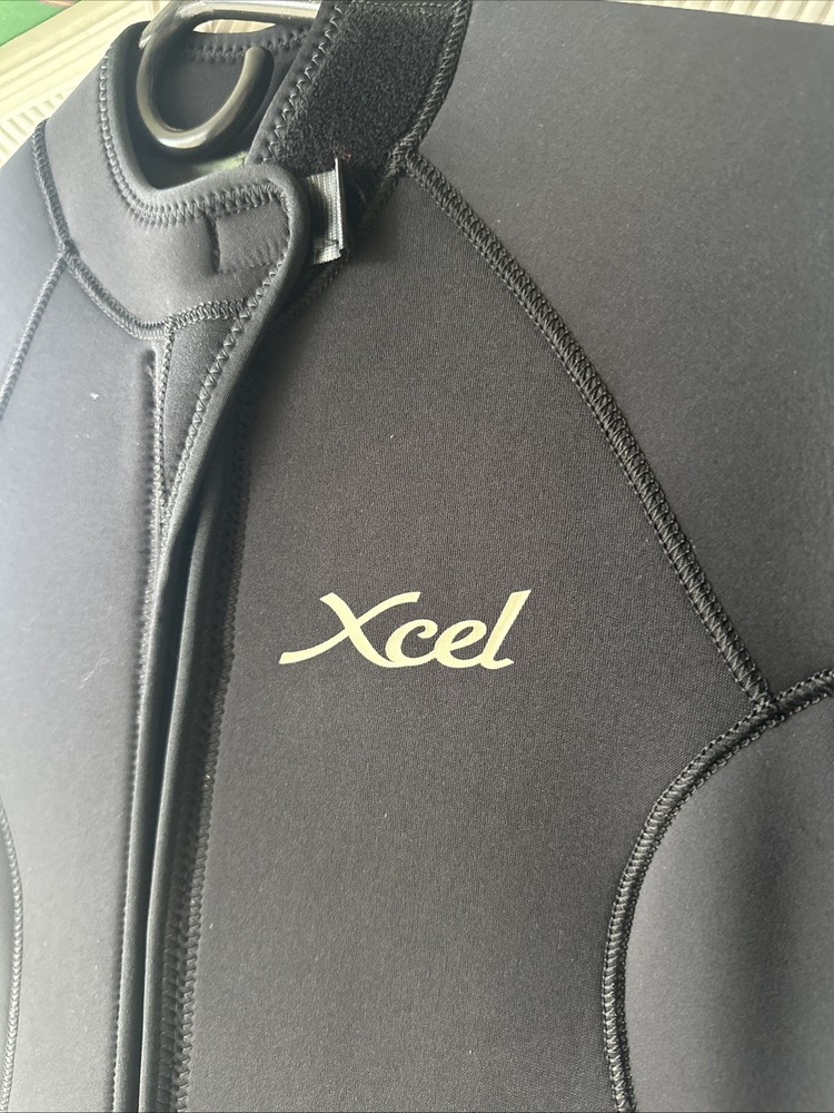 5/4mm Xcel Woman’s Size 8 Dive Suit
