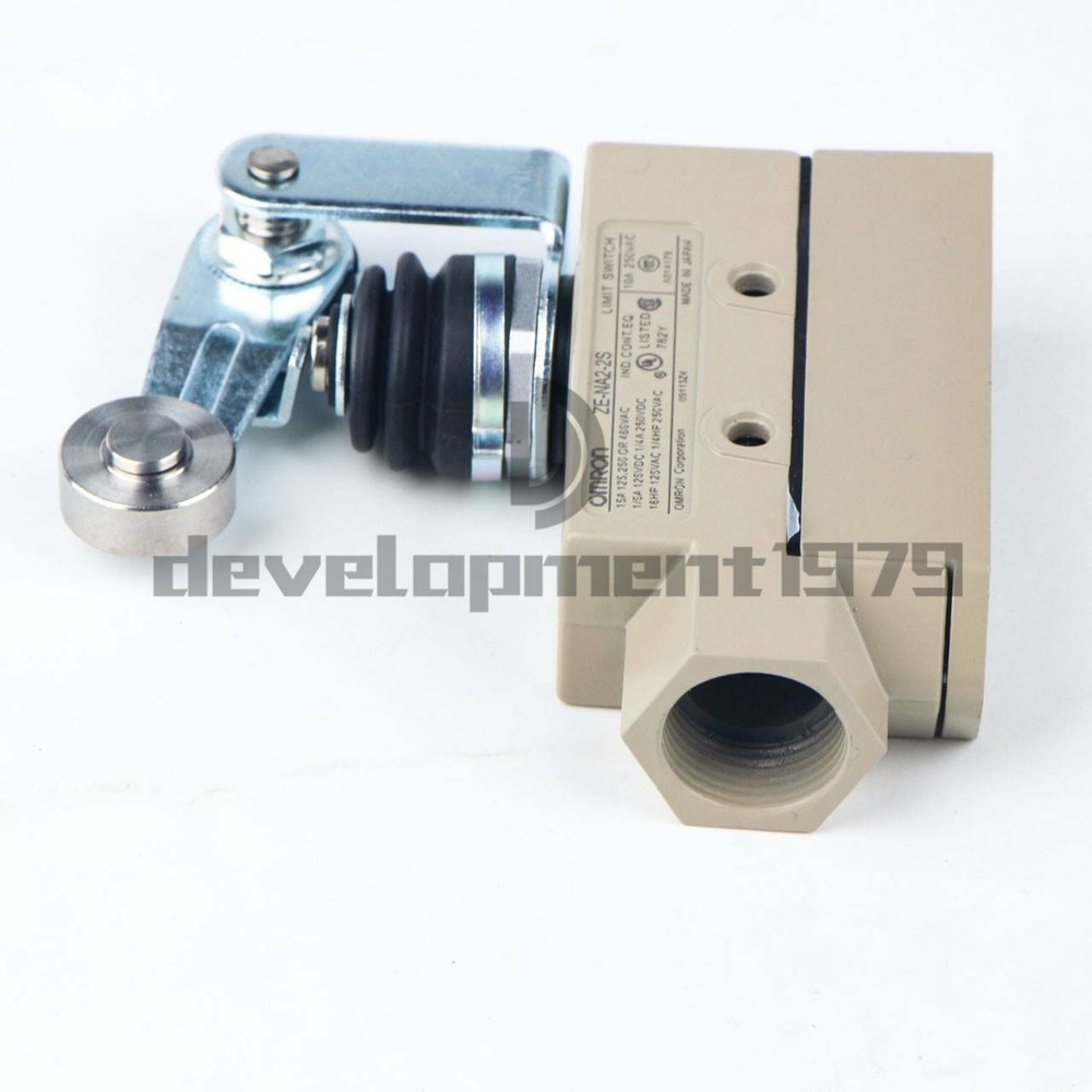 ONE Omron ZE-NA2-2S Limit Switch New