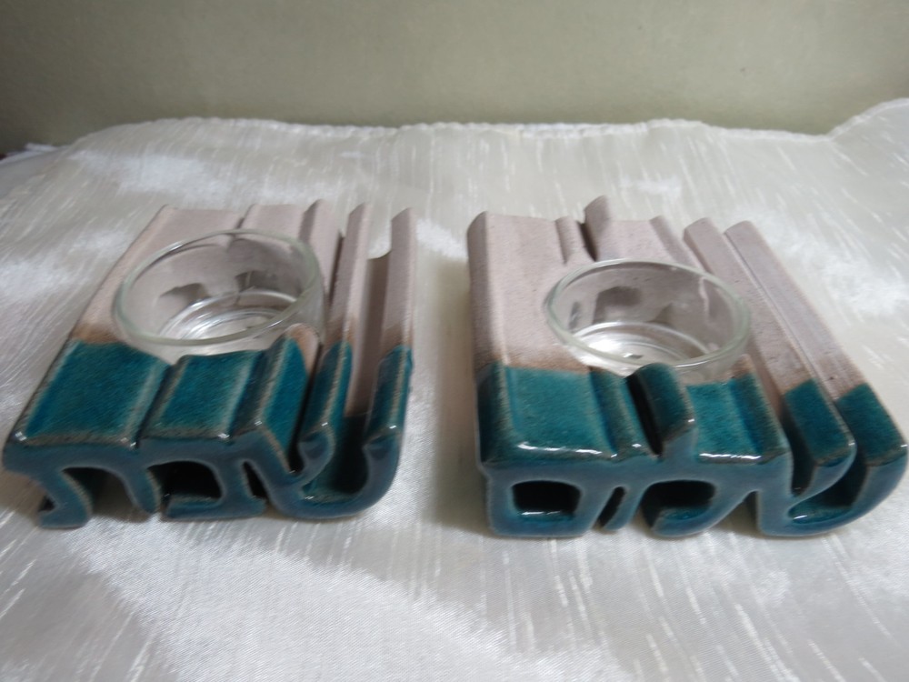 Hebrew script ceramic tea light holder 'Shalom' 'Tov'