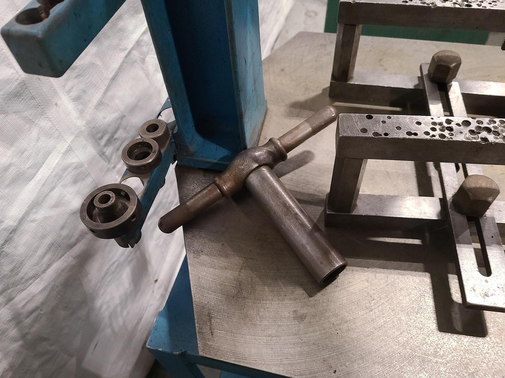 Lassy 12F Thread Tapping Machine with Tooling