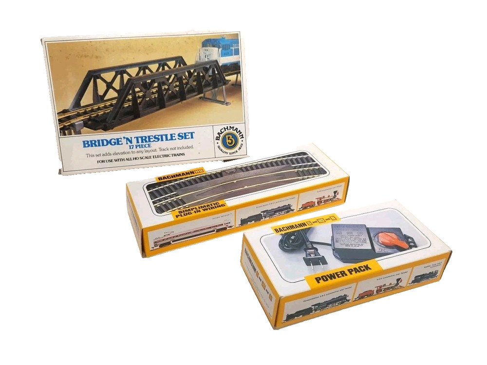 Bachmann HO Scale Electric Train Set 11 Piece Track Bridge Power Pack Engine Car