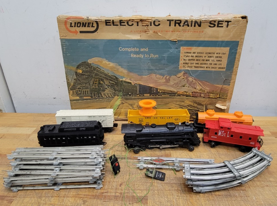 LIONEL STEAM FREIGHT TRAIN SET #11500 & BOX - USED