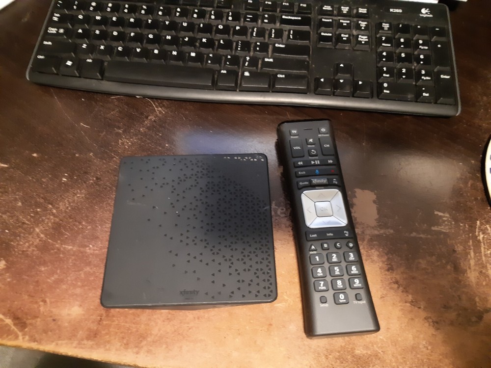 Xfinity Xi6T cable box and remote