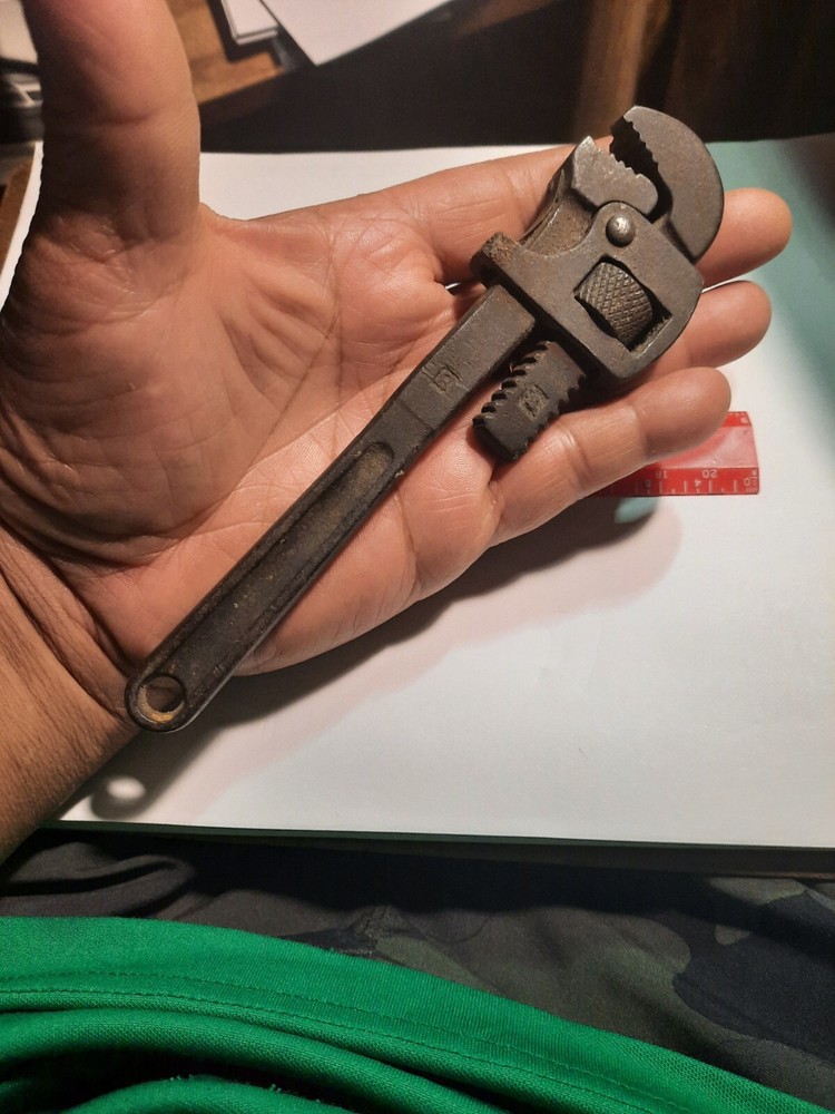 Stillson 6" to 8" Adjustable Wrench